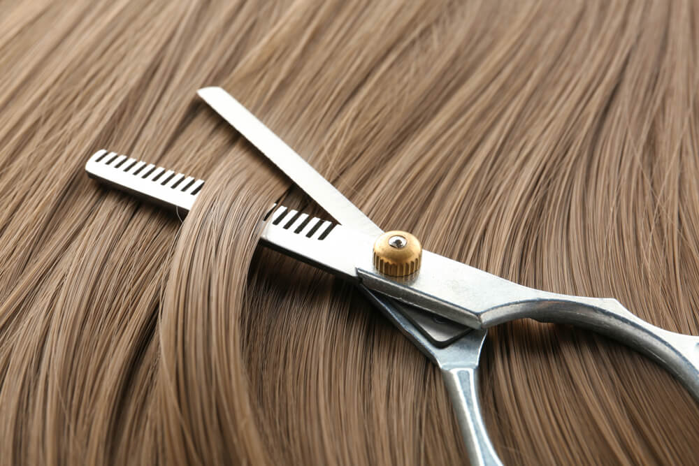 How to Use Hair-Thinning Scissors
